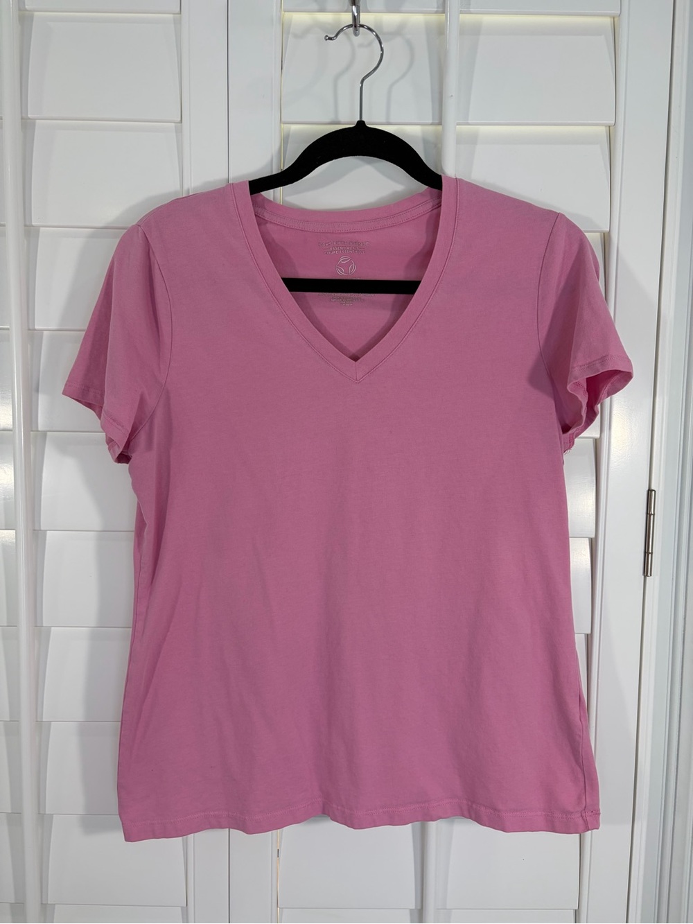 Saks Fifth Avenue Essential Fit Pink V-Neck Short Sleeve Tee (L)
